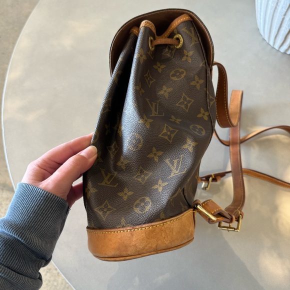 Louis Vuitton Monogram Montsouris Backpack MM - Picture 5 of 11